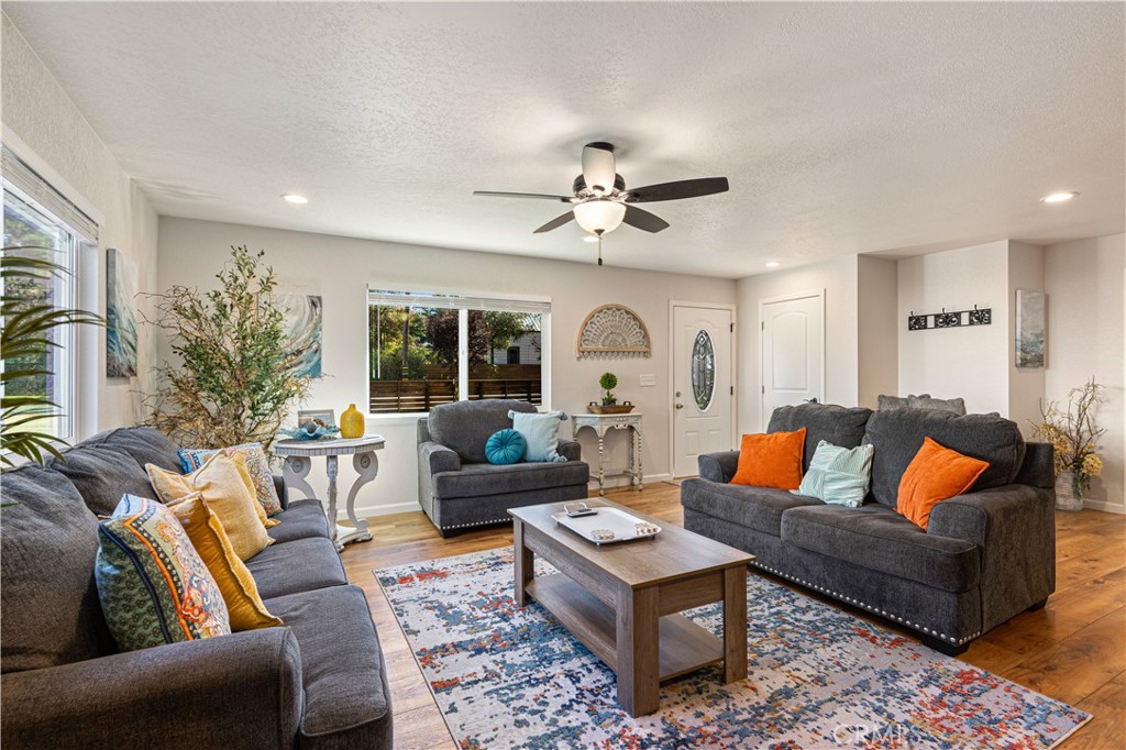 5505 Live Oak Drive Property Photo 8