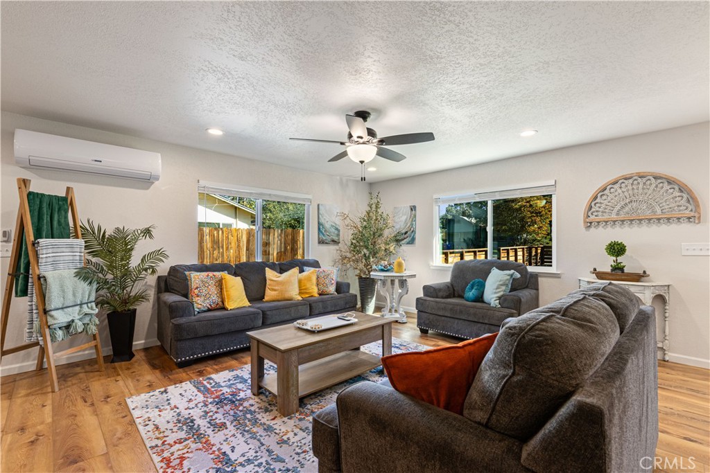 5505 Live Oak Drive Property Photo 9