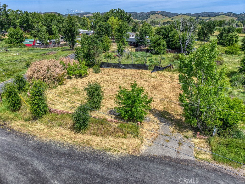 8812 Bass Court Property Photo 4