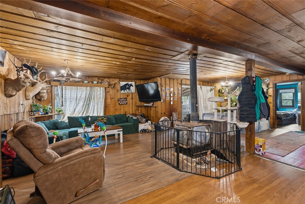 1995 E Hill Road Property Photo 6
