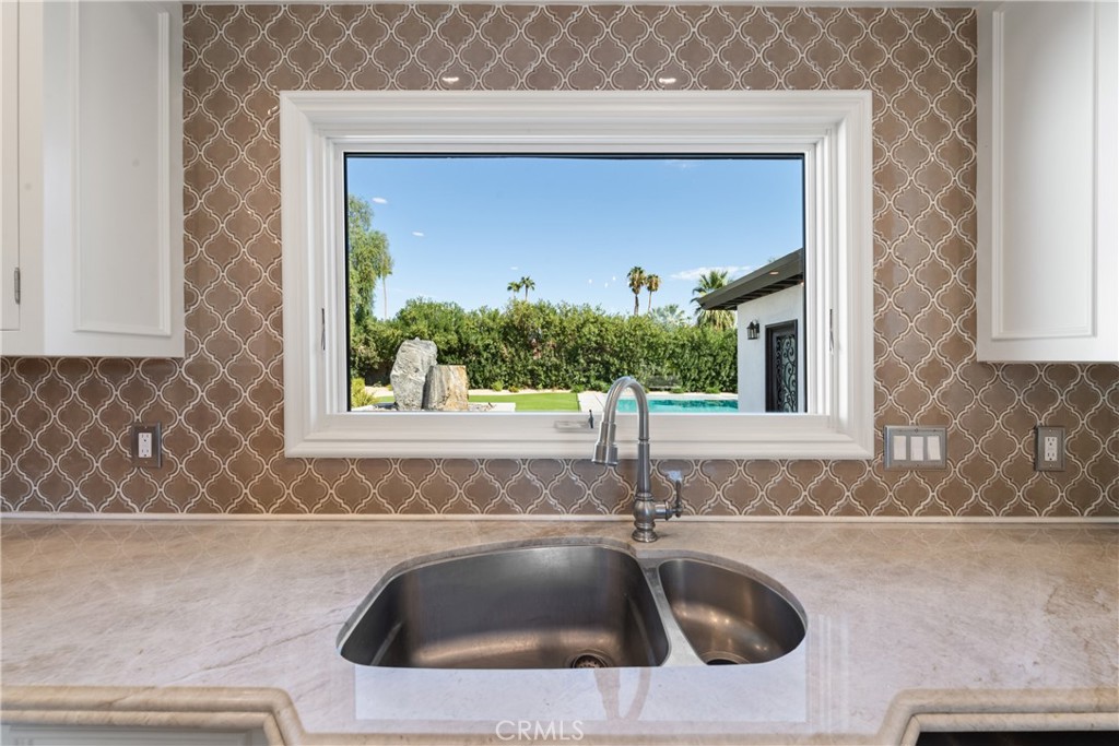 72408 Desert Drive Property Photo 7