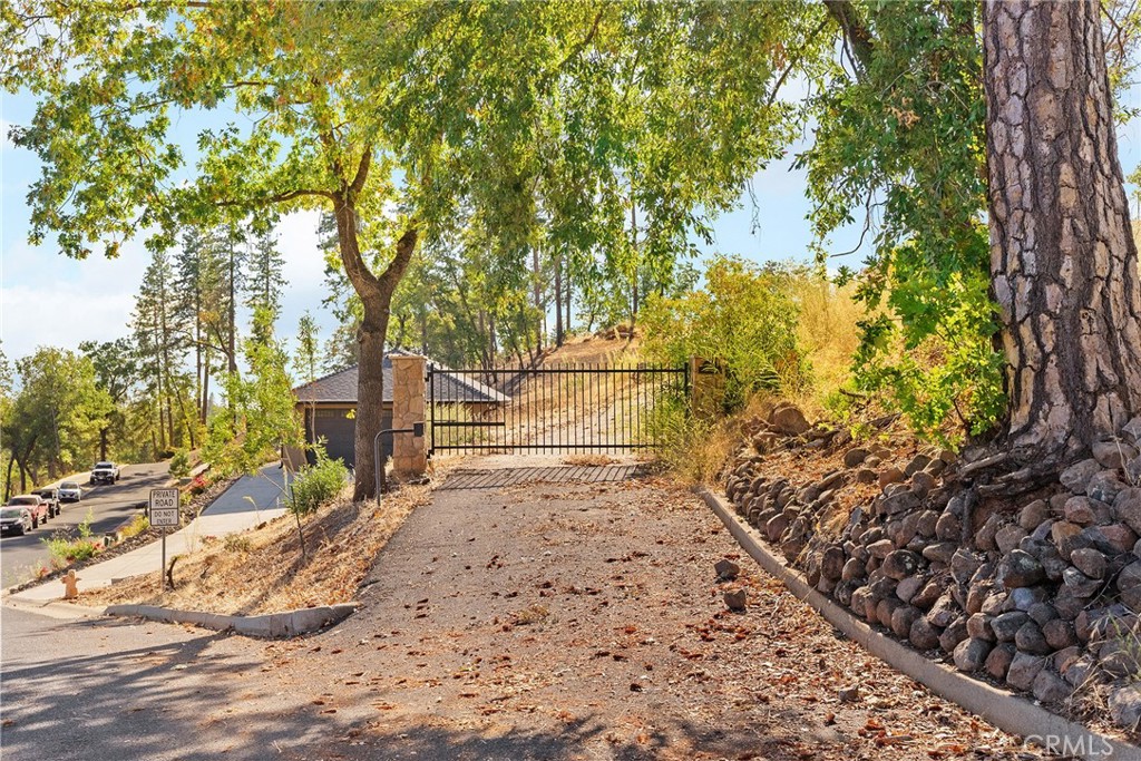 585 Valstream Drive Property Photo 1