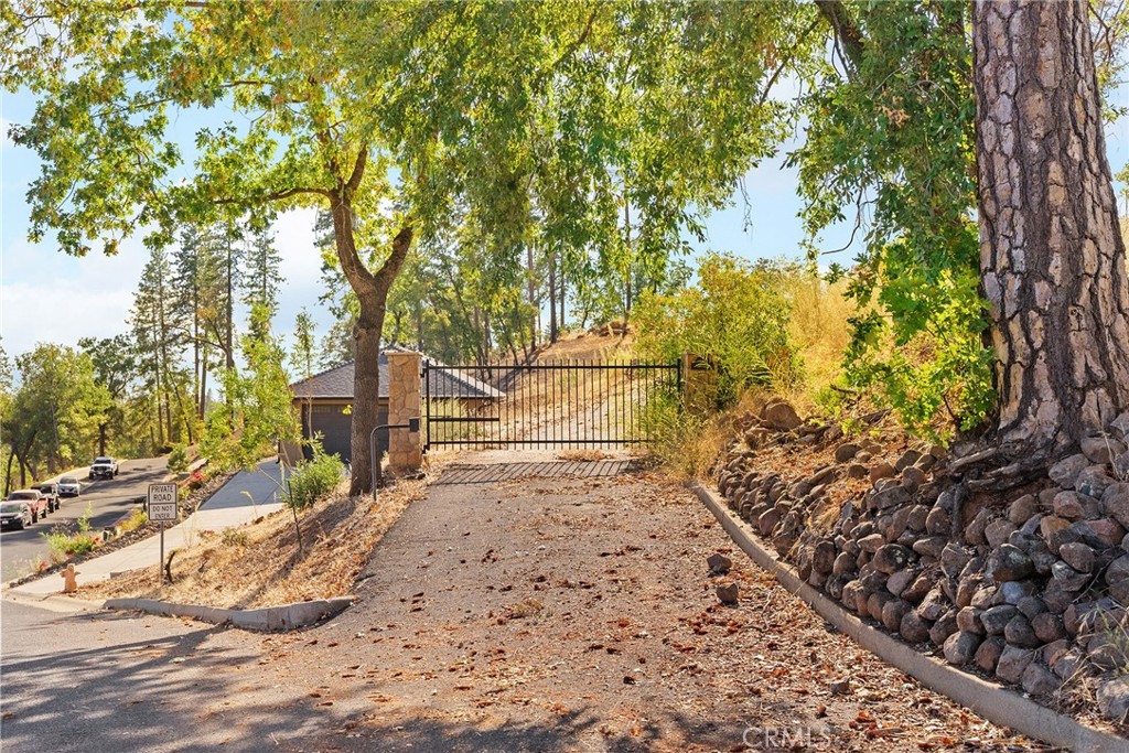 585 Valstream Drive Property Photo 1