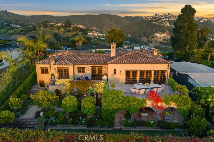 1330 Temple Hills Drive Property Photo