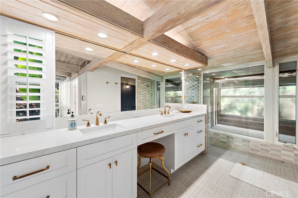 201 Nyes Place Property Photo 14
