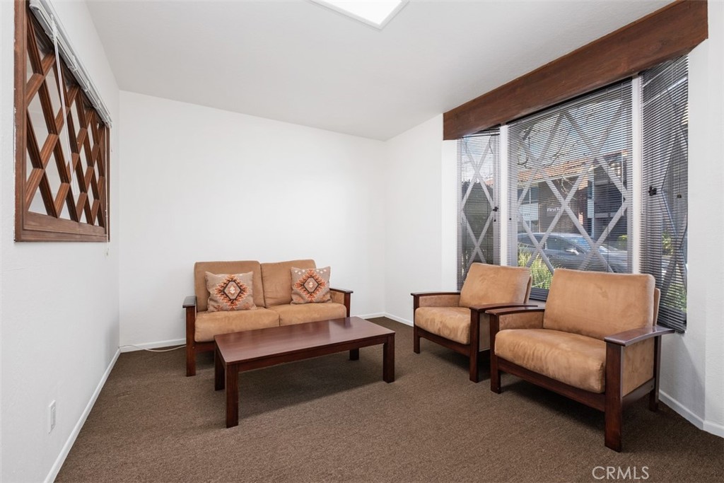 939 Glenneyre Street B Property Photo 4