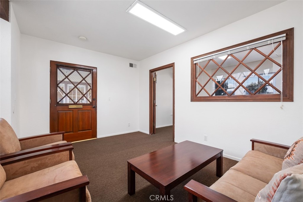939 Glenneyre Street B Property Photo 6