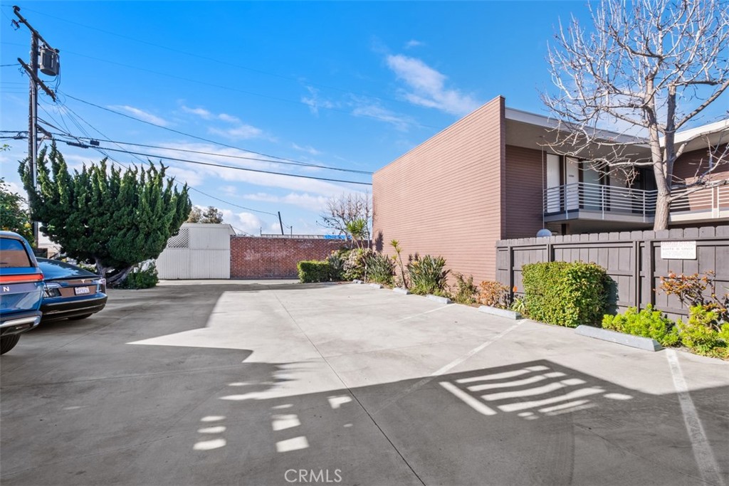 939 Glenneyre Street B Property Photo 12