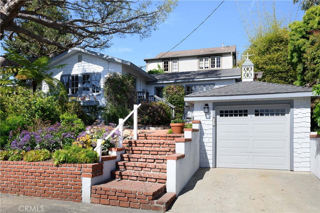 2130 Glenneyre Street Property Photo 5