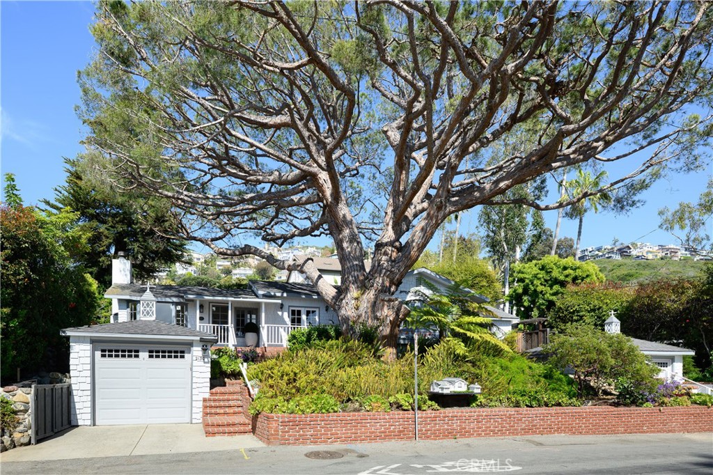 2130 Glenneyre Street Property Photo 6