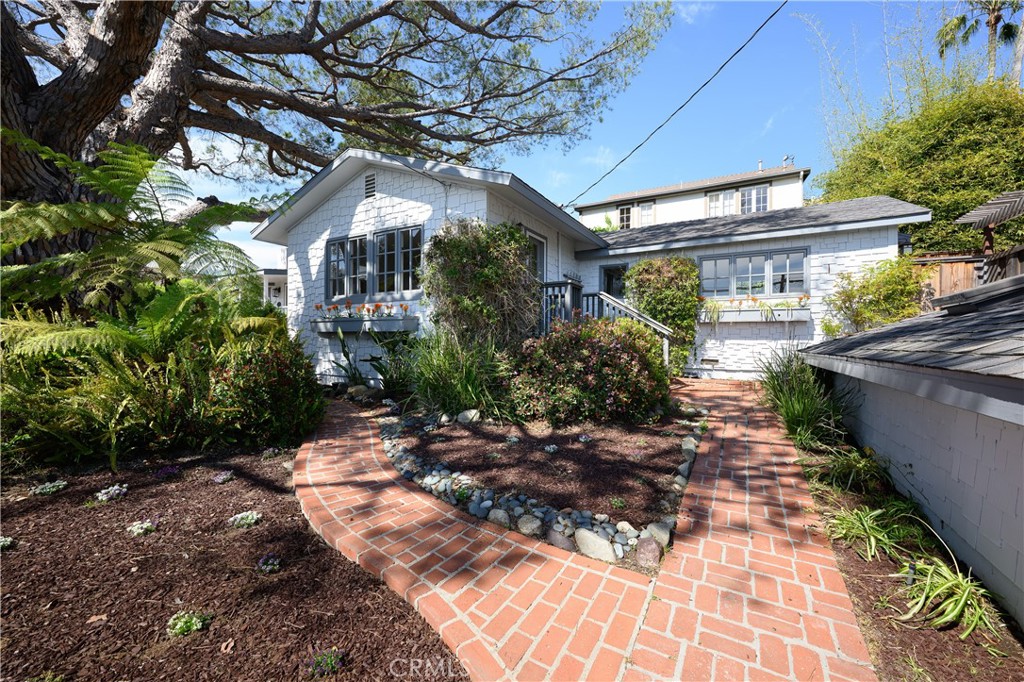 2130 Glenneyre Street Property Photo 7