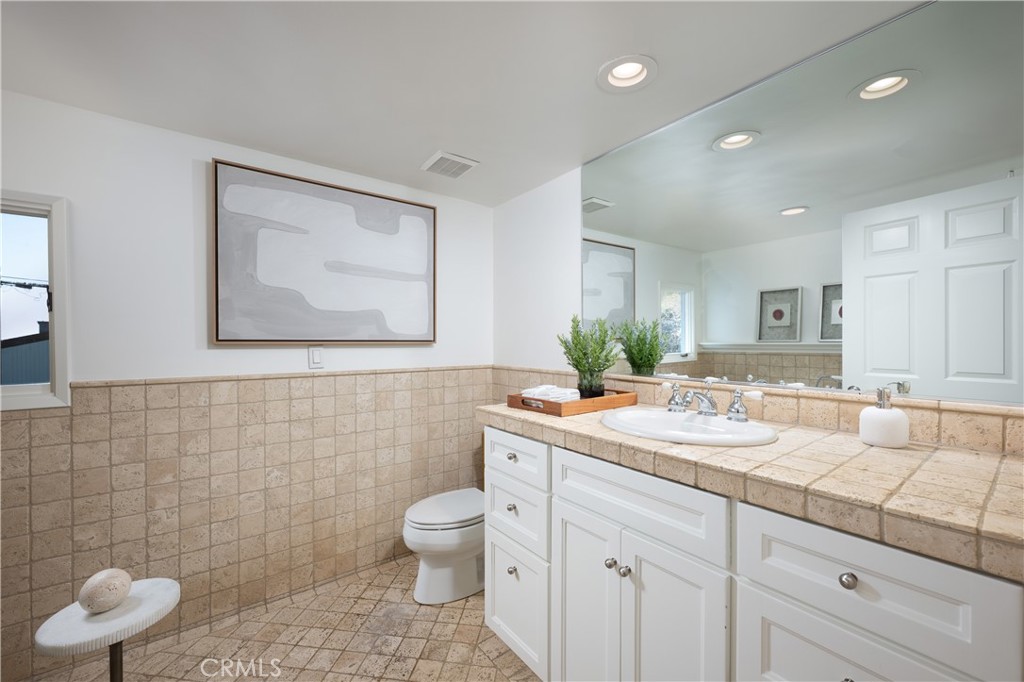 2130 Glenneyre Street Property Photo 21
