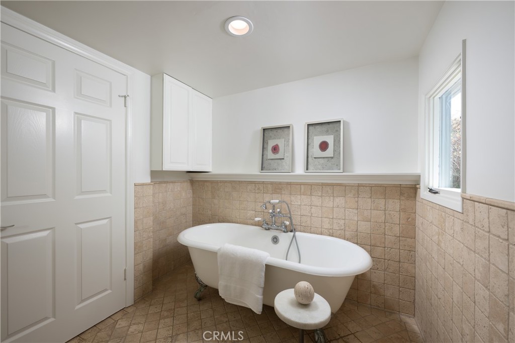 2130 Glenneyre Street Property Photo 22