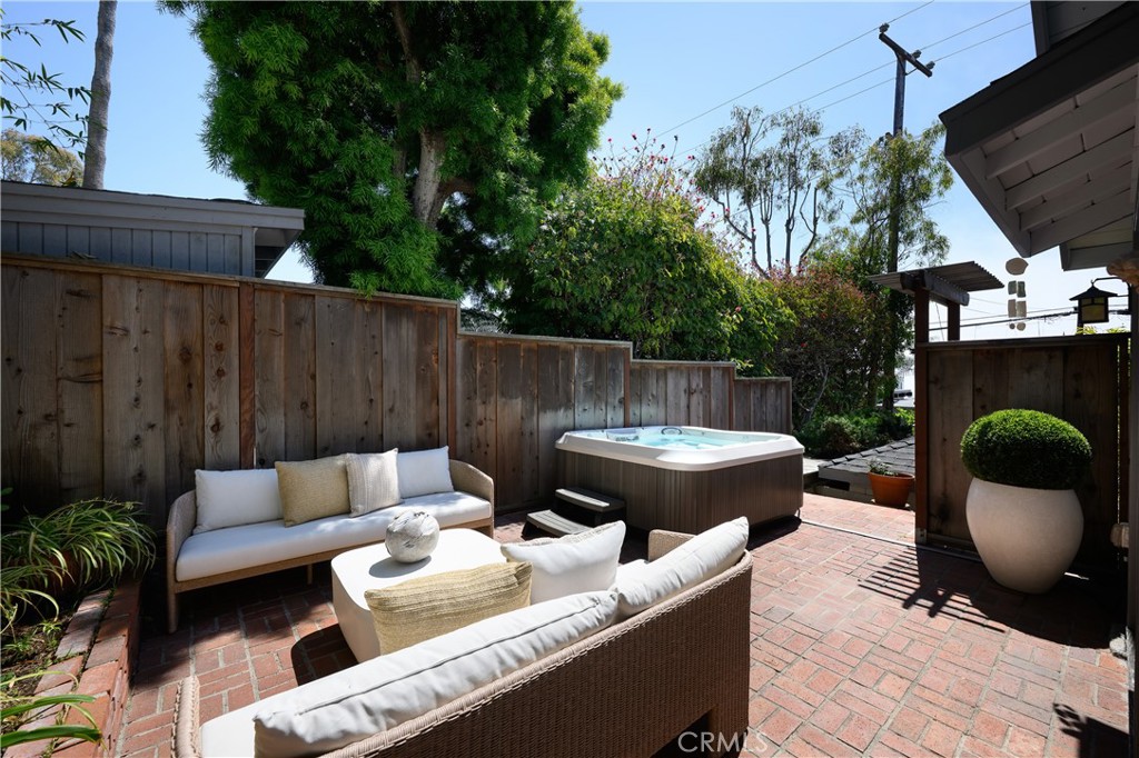 2130 Glenneyre Street Property Photo 32
