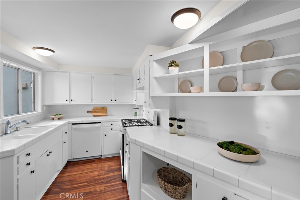 2120 Ocean Way Property Photo 6