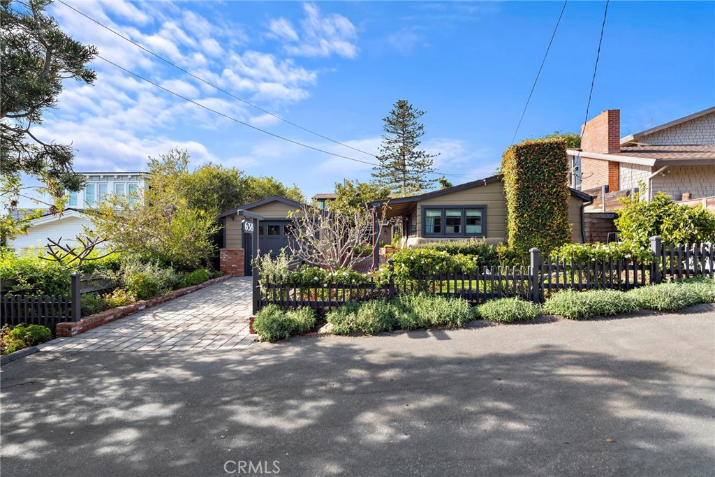 638 Seaview Street Property Photo