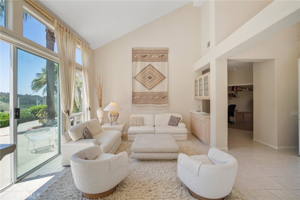 48 Siena Property Photo 9