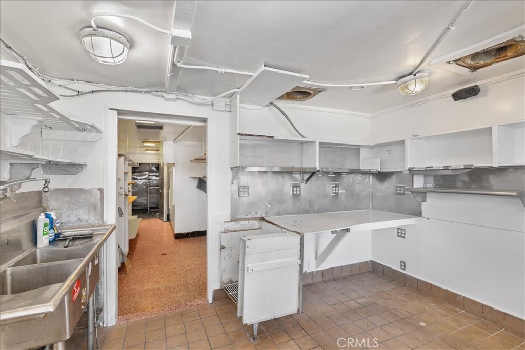 240 Thalia Street Property Photo 13