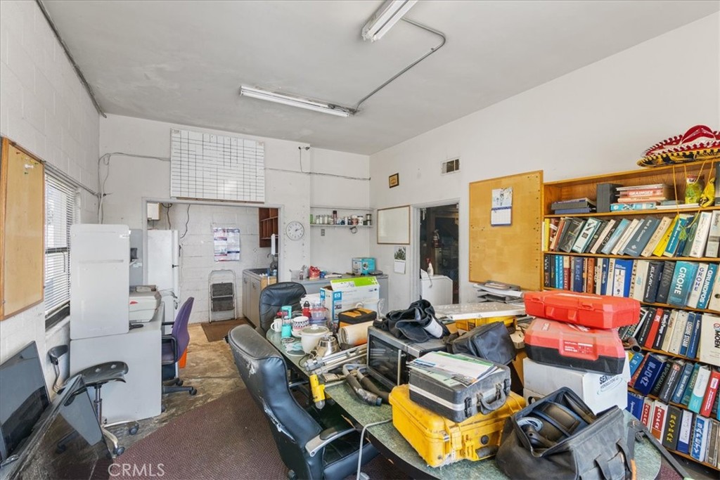 240 Thalia Street Property Photo 25