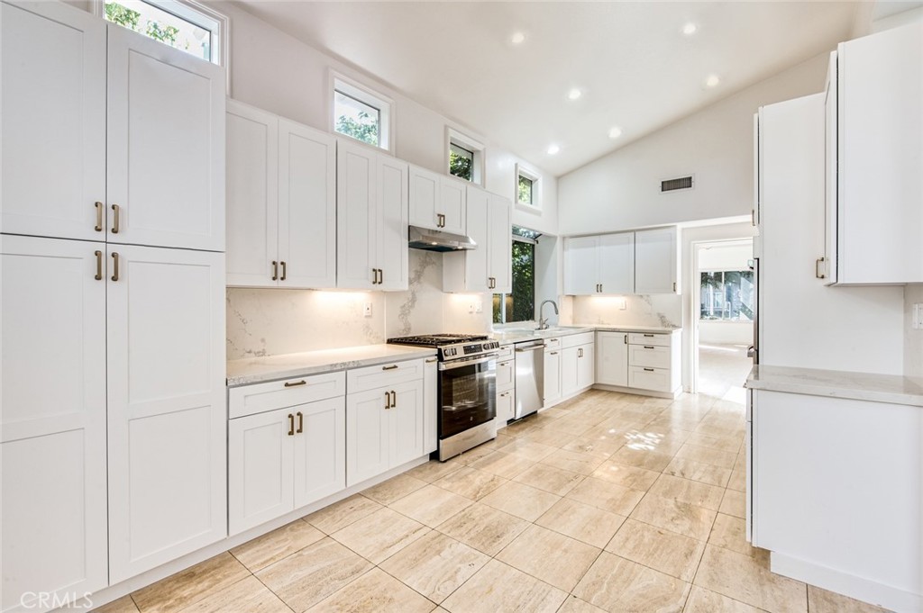 16 Dorchester Property Photo 8
