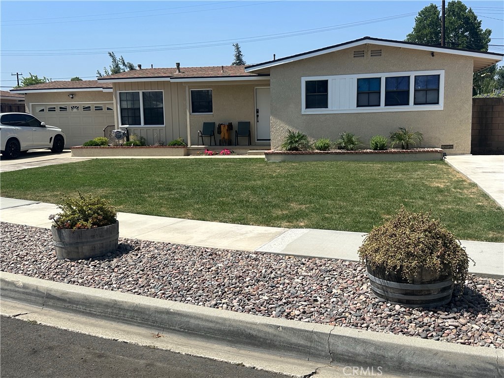 1024 W Pine Street Property Photo 1