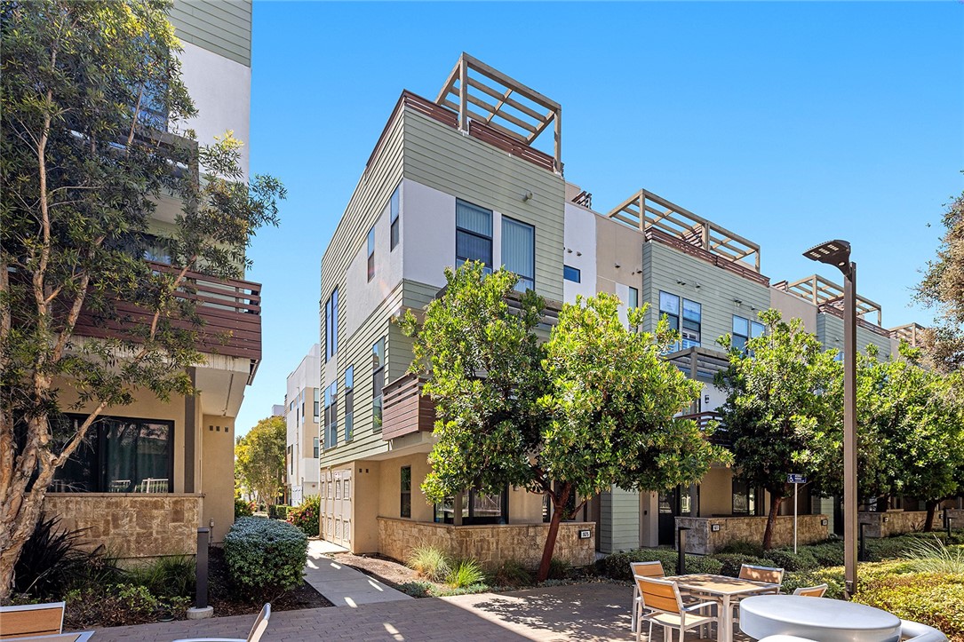 1675 Grand View