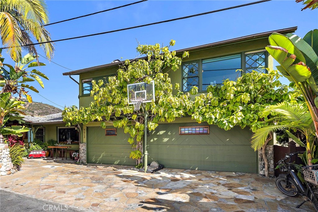 773 Saint Ann's Property Photo 4