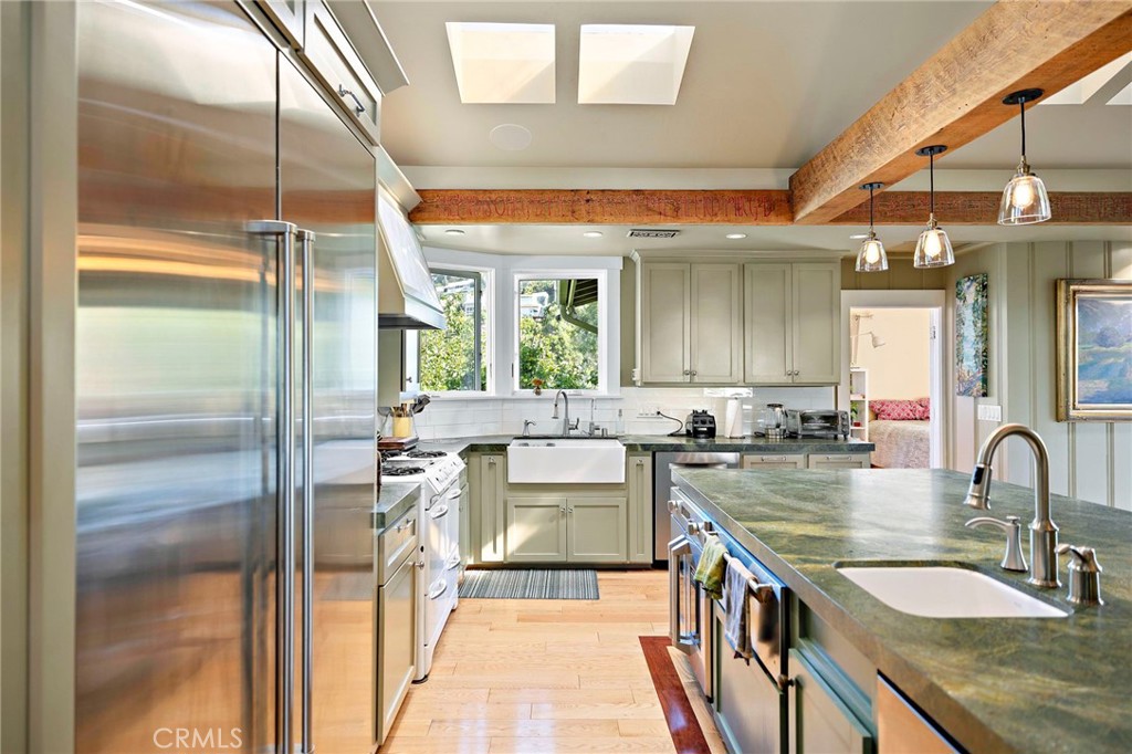 773 Saint Ann's Property Photo 6