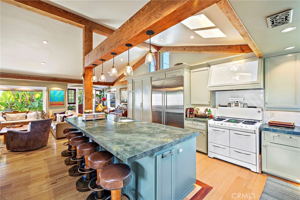 773 Saint Ann's Property Photo 8