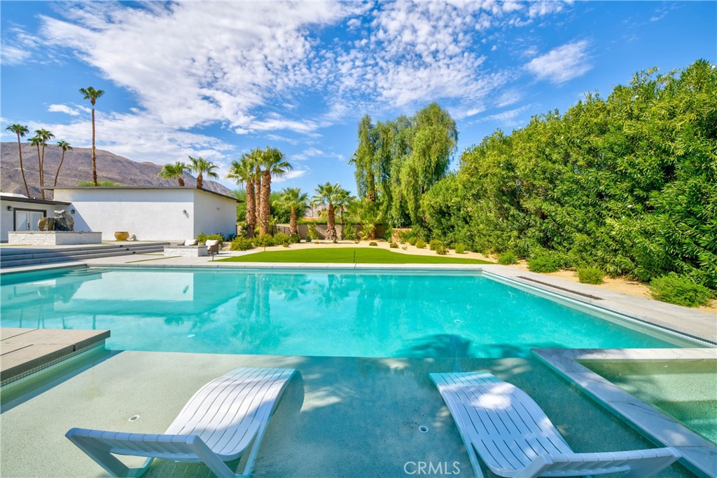 72408 Desert Drive Property Photo 3