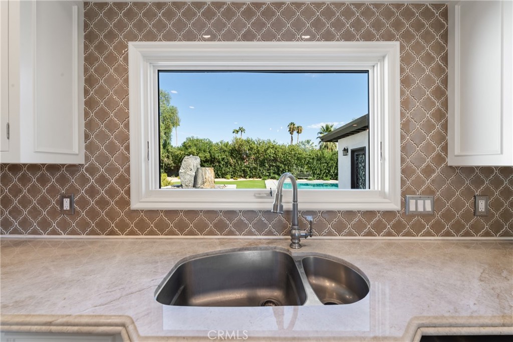 72408 Desert Drive Property Photo 7