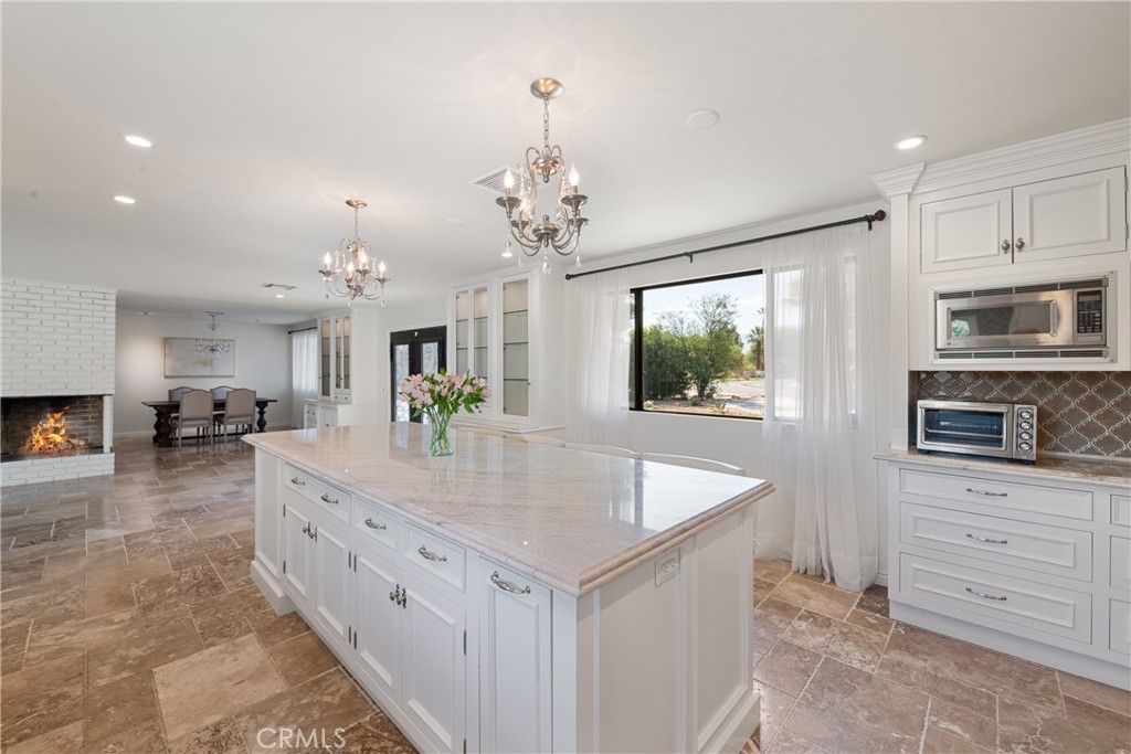 72408 Desert Drive Property Photo 8
