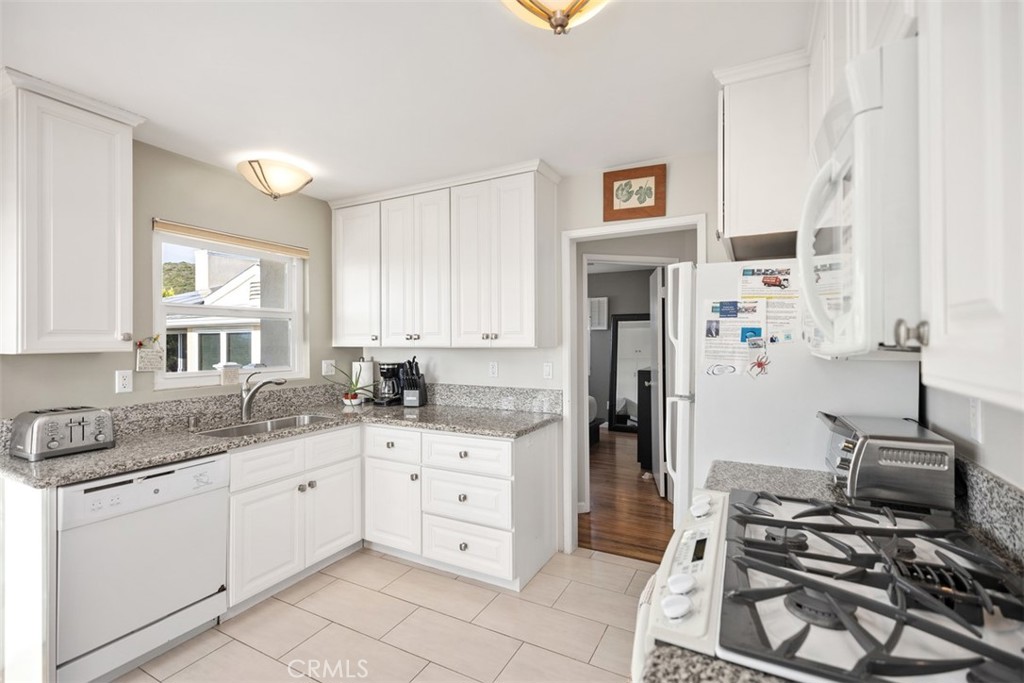 670 Thalia Property Photo 7