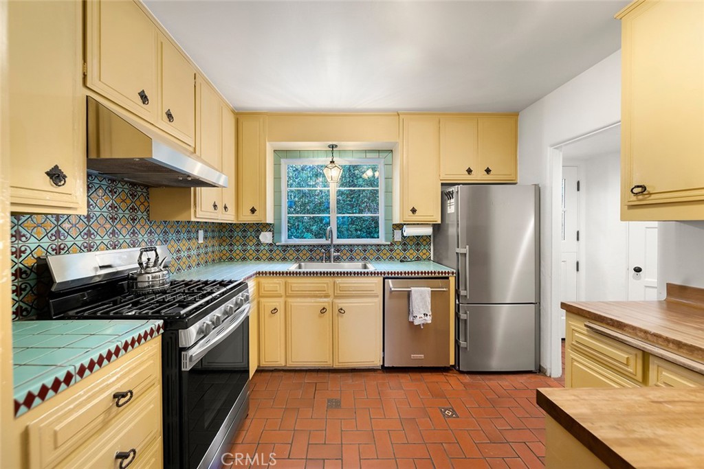2 Emerald Bay Property Photo 11