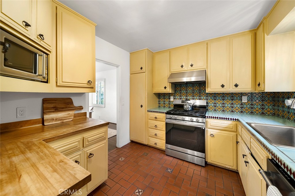 2 Emerald Bay Property Photo 31