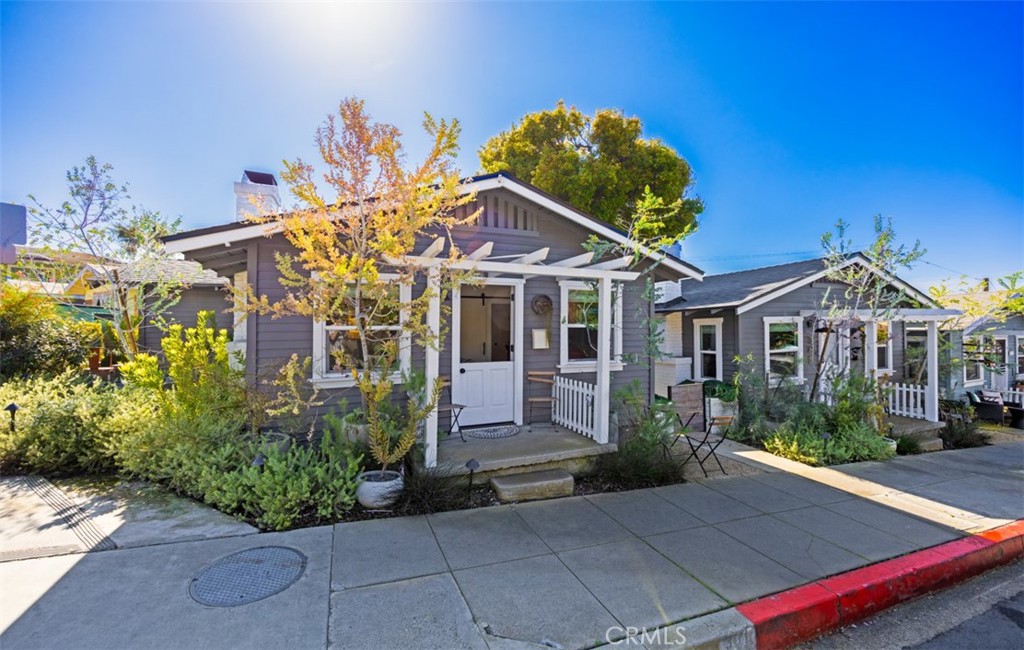 389 Park Property Photo 2