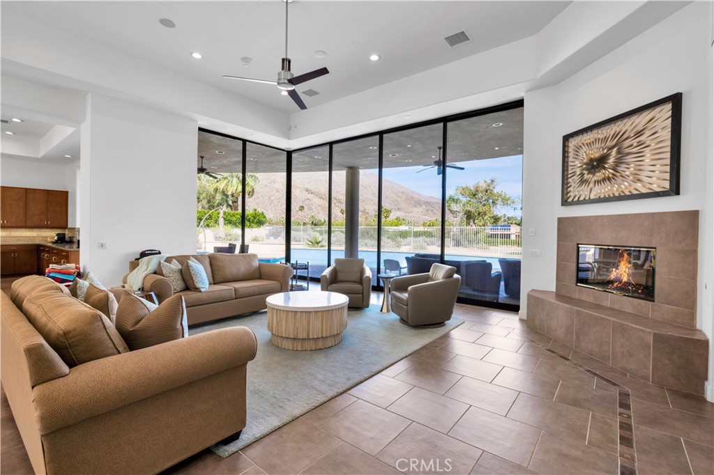 542 Bella Cara Property Photo 8