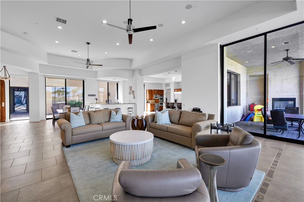 542 Bella Cara Property Photo 14