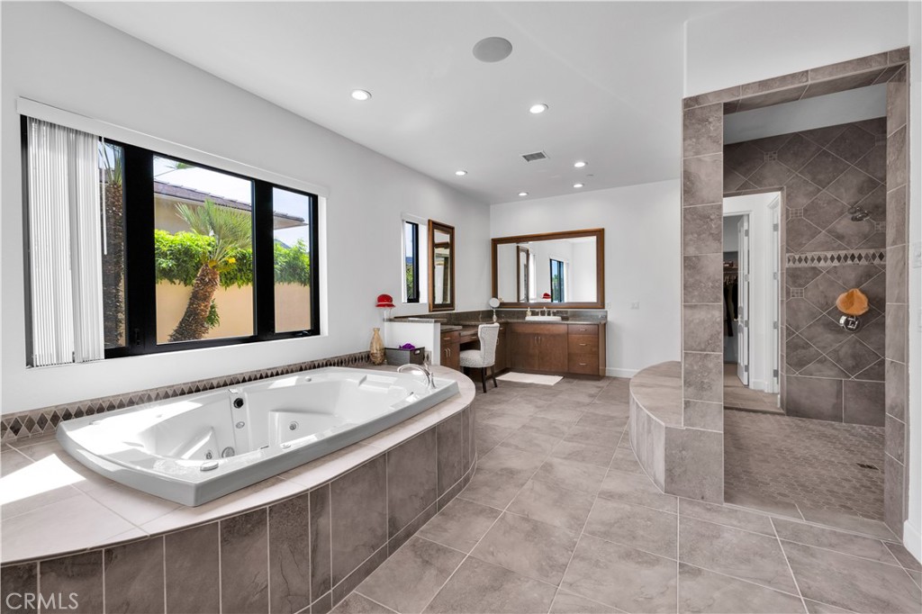 542 Bella Cara Property Photo 29