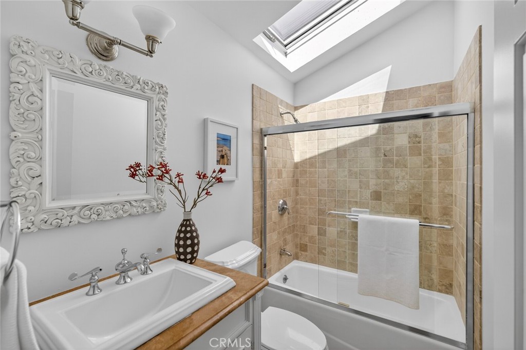 431 Nyes Place Property Photo 27