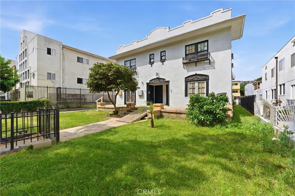 525 N Kenmore Avenue Property Photo 3