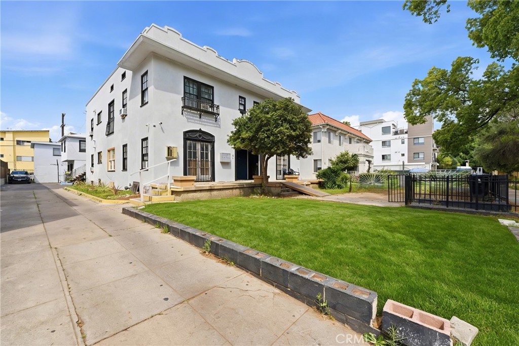 525 N Kenmore Avenue Property Photo 4