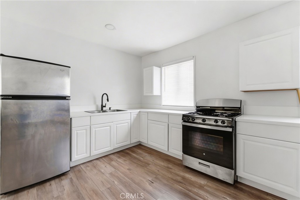 525 N Kenmore Avenue Property Photo 6