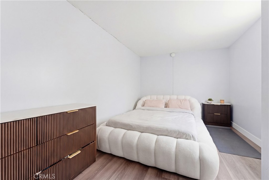 525 N Kenmore Avenue Property Photo 7