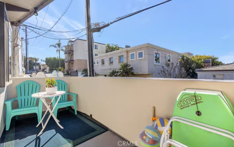 689 S Pacific Coast Hwy 4 Property Photo 16