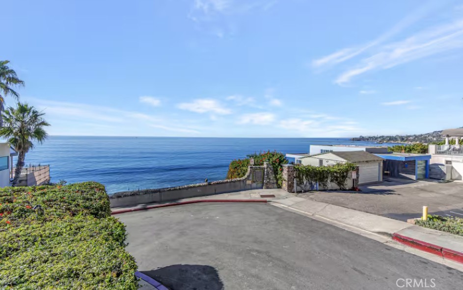 689 S Pacific Coast Hwy 4 Property Photo 19