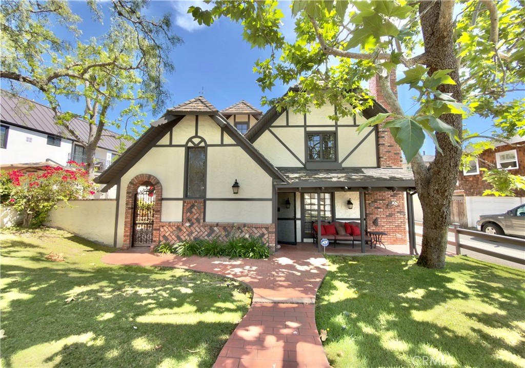 327 Aster Property Photo 1