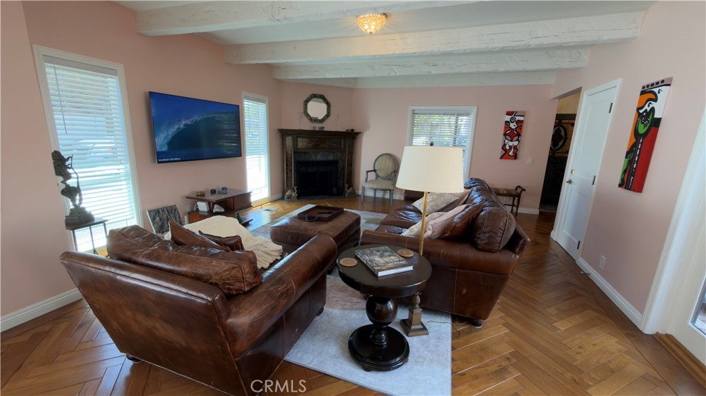 327 Aster Property Photo 5
