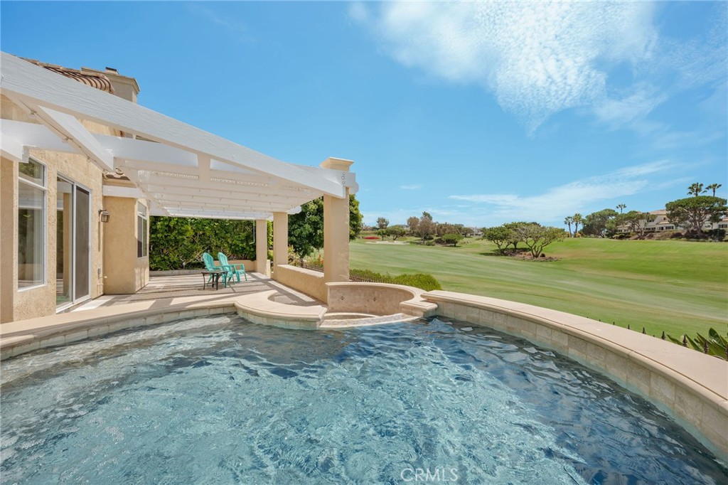 4 Reina Property Photo 1