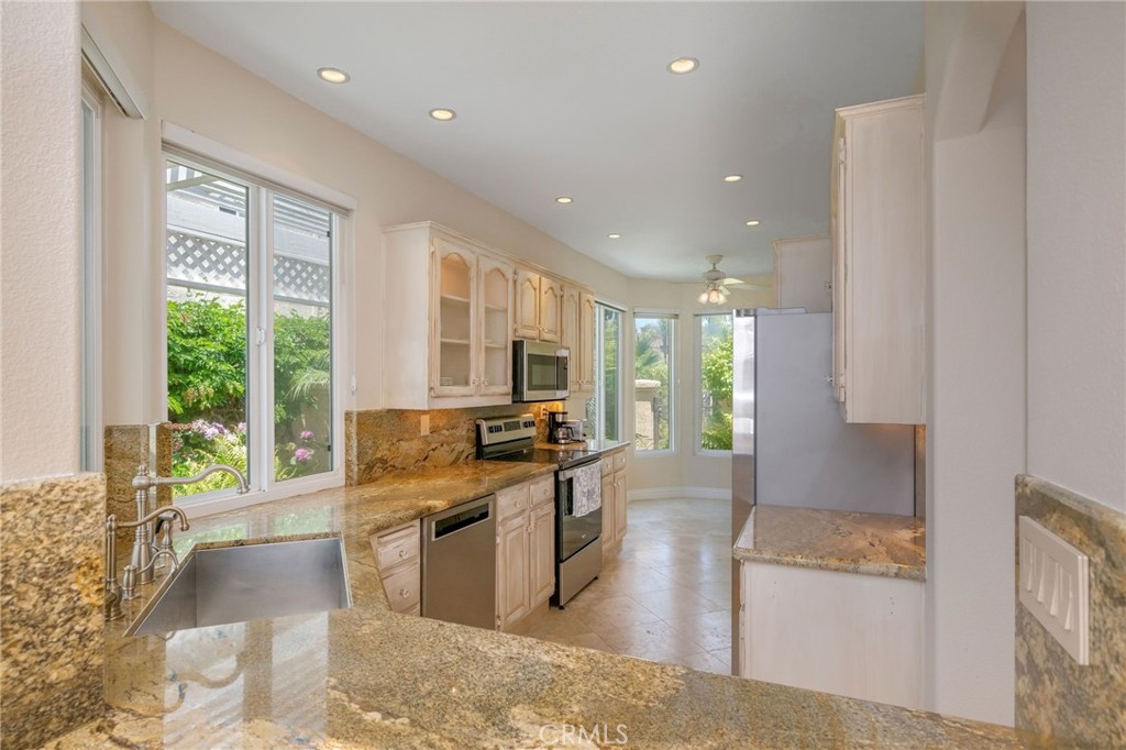 4 Reina Property Photo 4